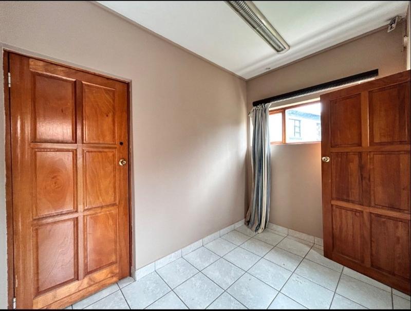 6 Bedroom Property for Sale in Birdwood Estate North West